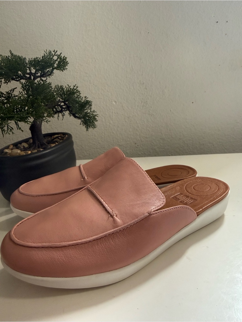 Fitflop serene mule size 8.5 Pink Leather Slip-On Mule with White Platform - Picture 3 of 8